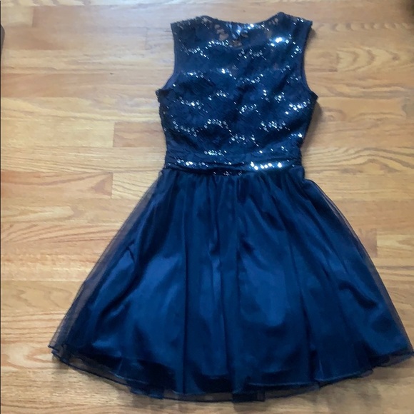 Dress - Picture 7 of 9